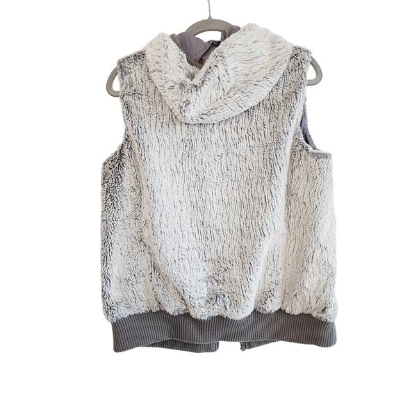 Patagonia Women's Gray Faux Fur Conejo Vest Full Zip Hoodie Vest Size Large - Picture 4 of 6